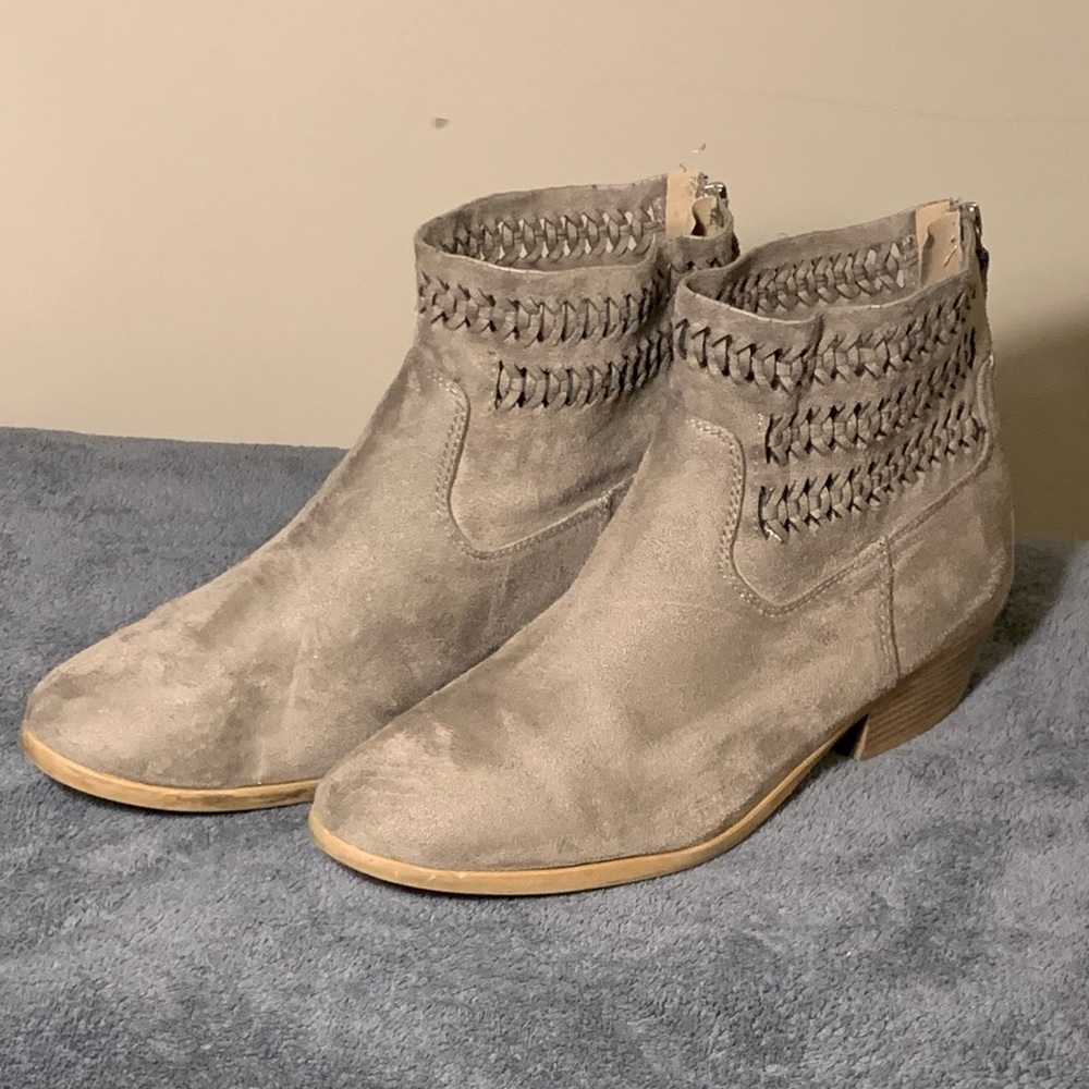 Sz 9, SODA Back Zipper Stacked Heel Ankle Boot